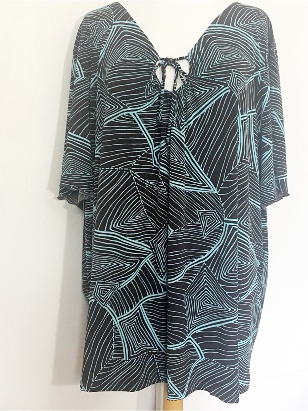 Maggie Barnes Women’s Black & Teal Keyhole Neck Tunic Top Swim Cover-Up. Size 4X